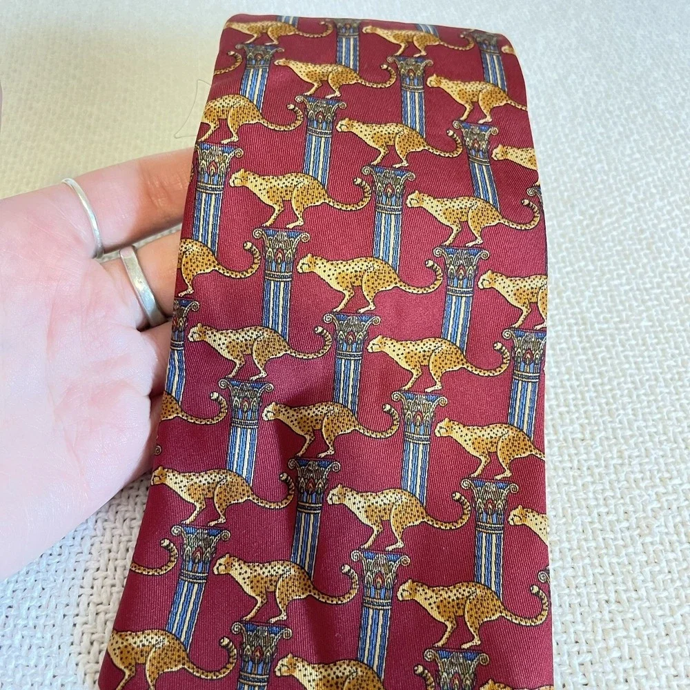 VTG SALVATORE FERRAGAMO LEOPARD CHEETAH RED SILK DRESS TIE LUXURY 3.5